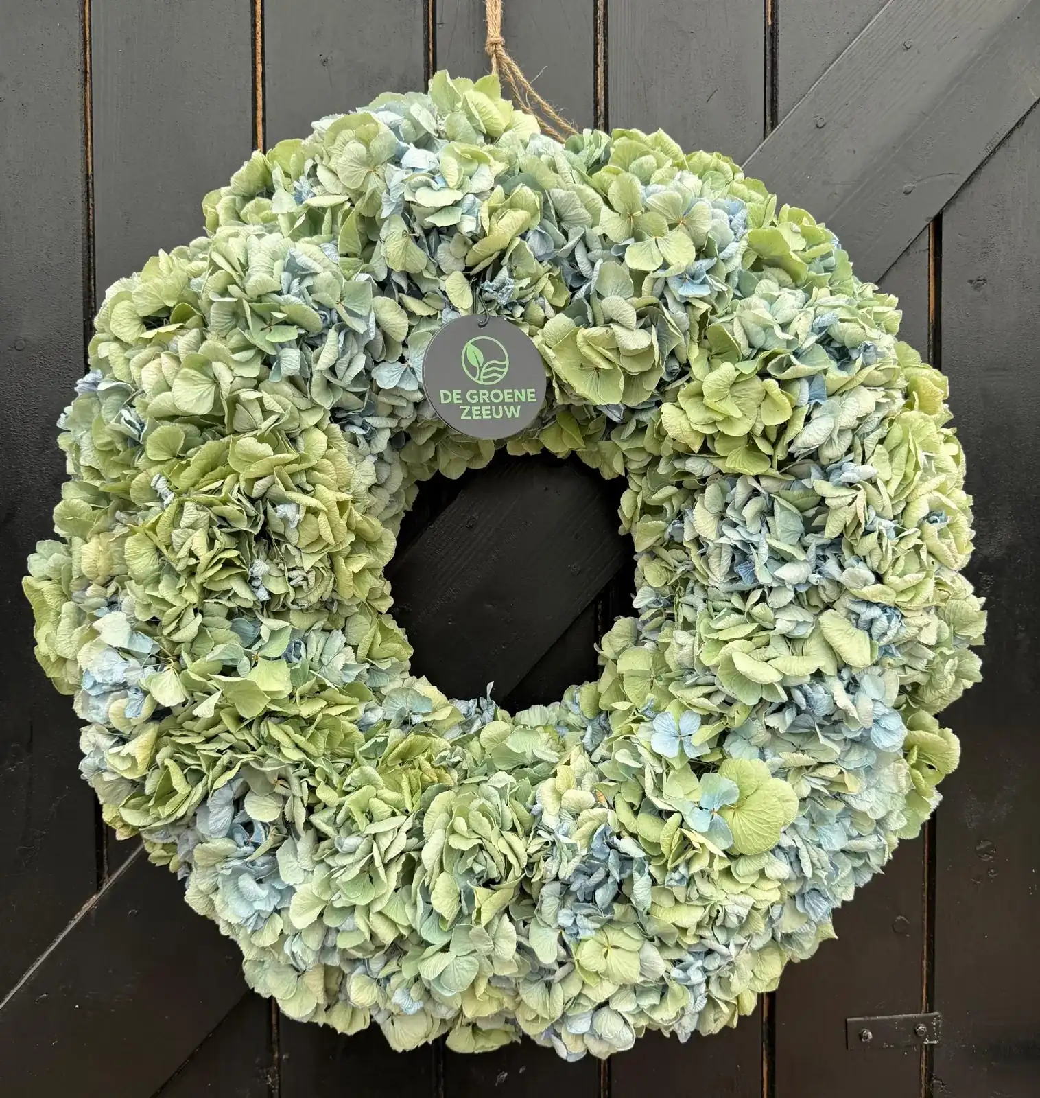 Handgemaakte hortensia krans van De Groene Zeeuw