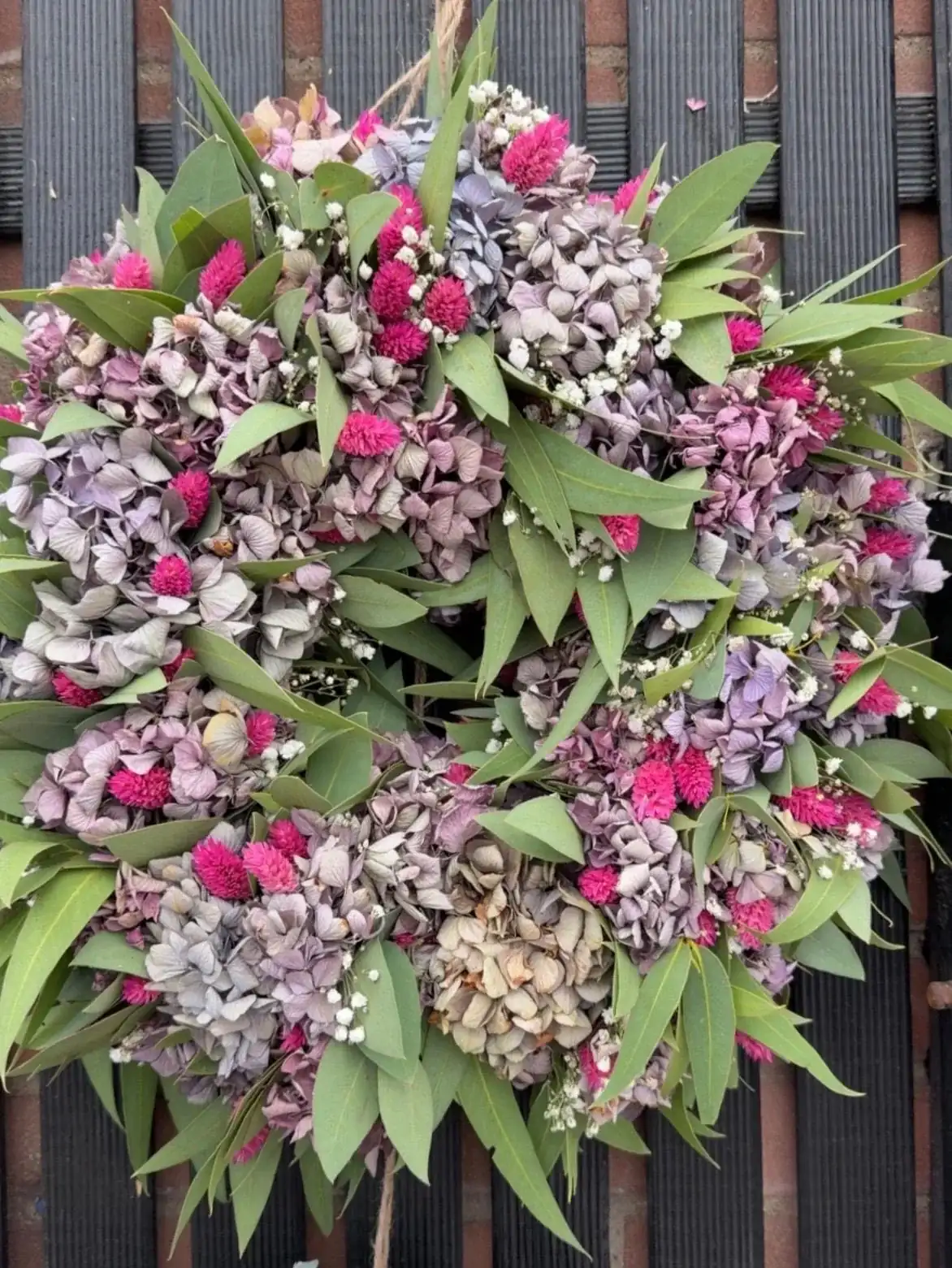 Gemengde krans, hortensia, gomphrena & eucalyptus