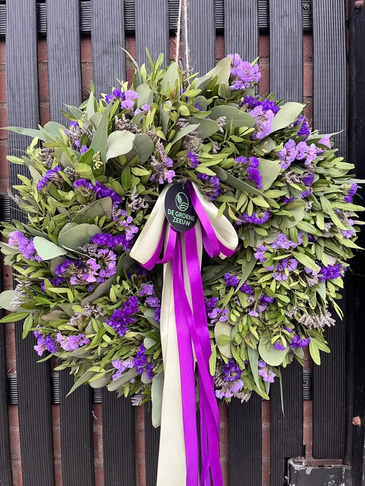 Deurkrans, pastel en zacht, met hortensia, handgemaakt door De Groene Zeeuw