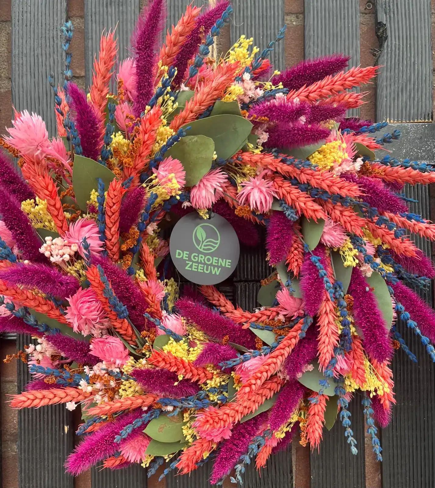 Bloemkrans, pastel en zacht, met droogbloemen, handgemaakt door De Groene Zeeuw