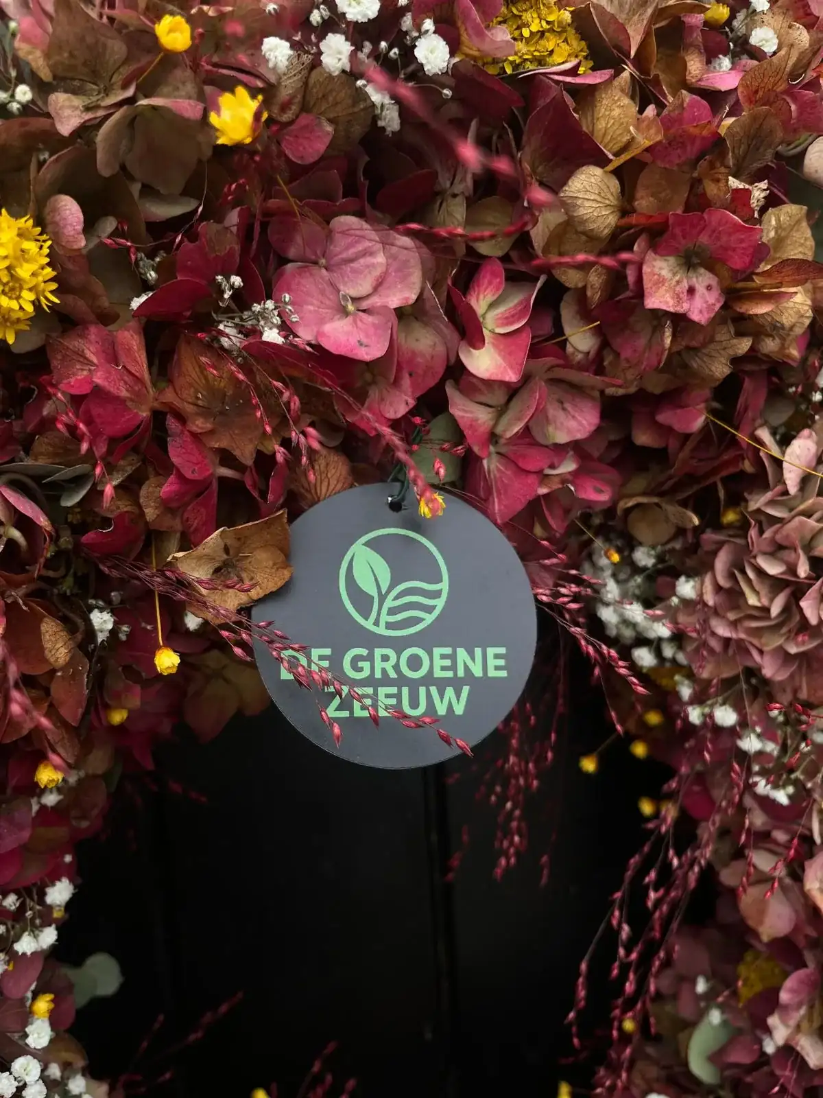 Deurkrans, pastel en zacht, met hortensia, handgemaakt door De Groene Zeeuw