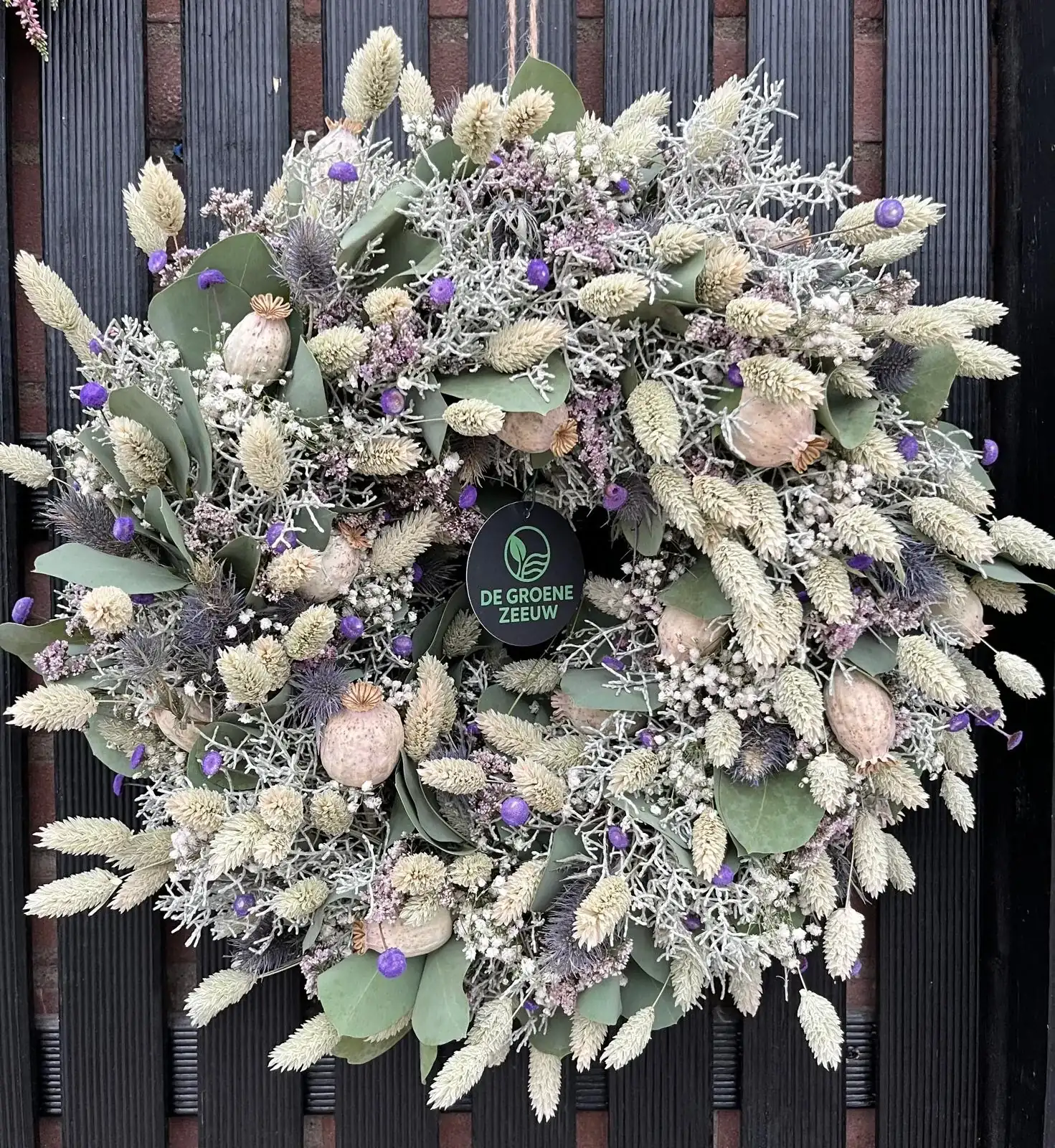 Gedroogde krans, pastel en zacht, met gedroogd groen, handgemaakt door De Groene Zeeuw
