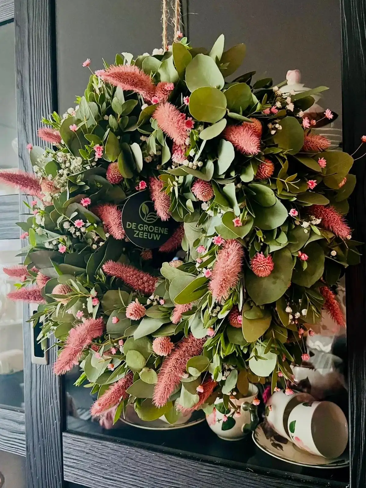 Bloemkrans, pastel en zacht, met droogbloemen, handgemaakt door De Groene Zeeuw